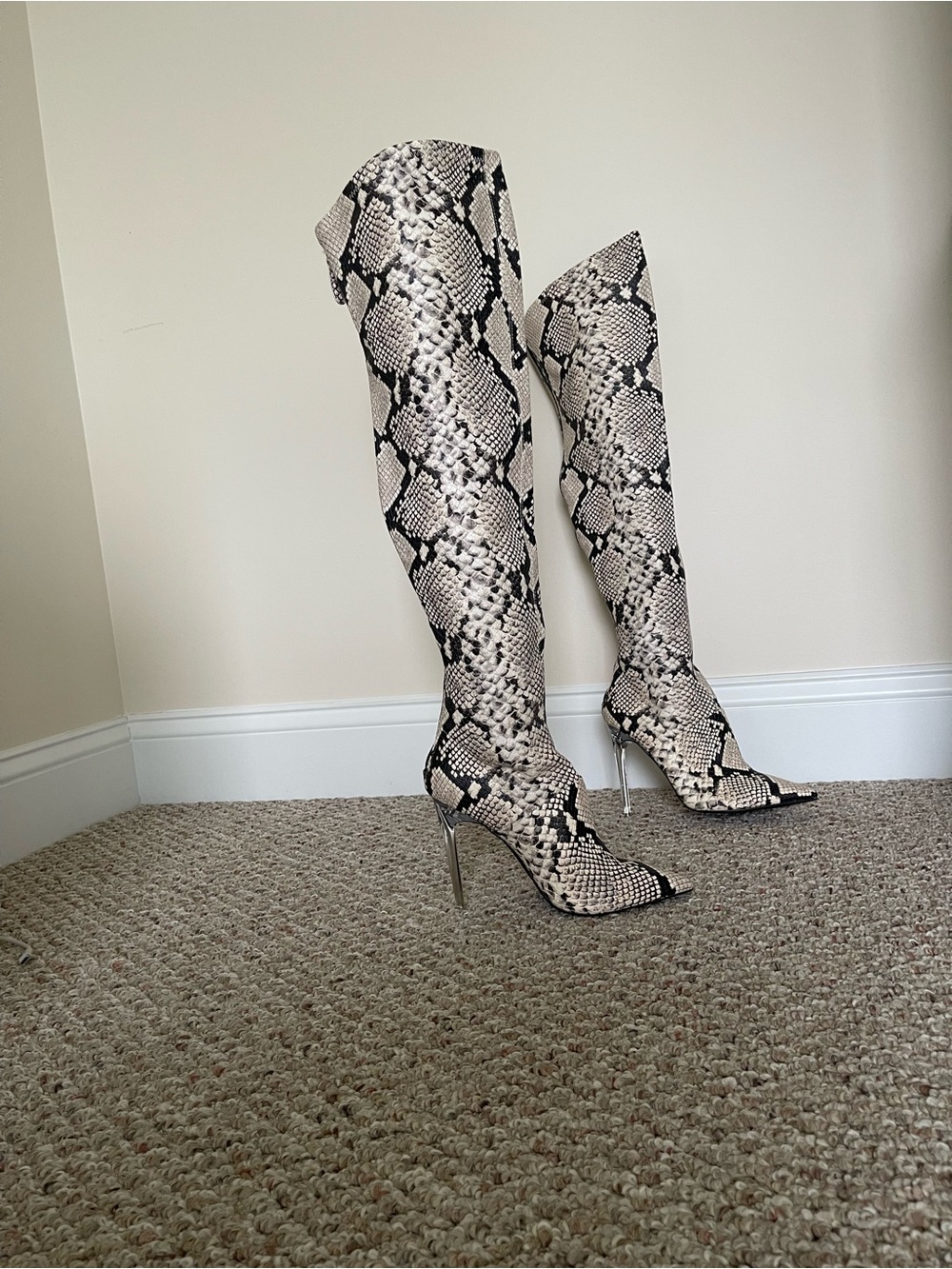 New Jennifer Lopez OTK Snake Print Knee-High Stiletto Boot - Black & Cream 6.5